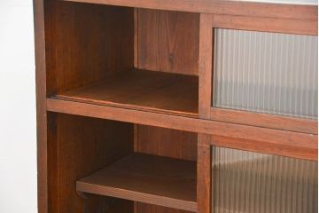 アンティーク家具　アンティーク 古い木のモールガラス収納棚(食器棚、飾り棚)