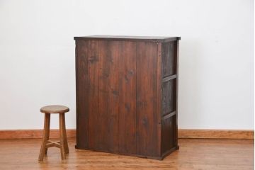 アンティーク家具　アンティーク 古い木のモールガラス収納棚(食器棚、飾り棚)