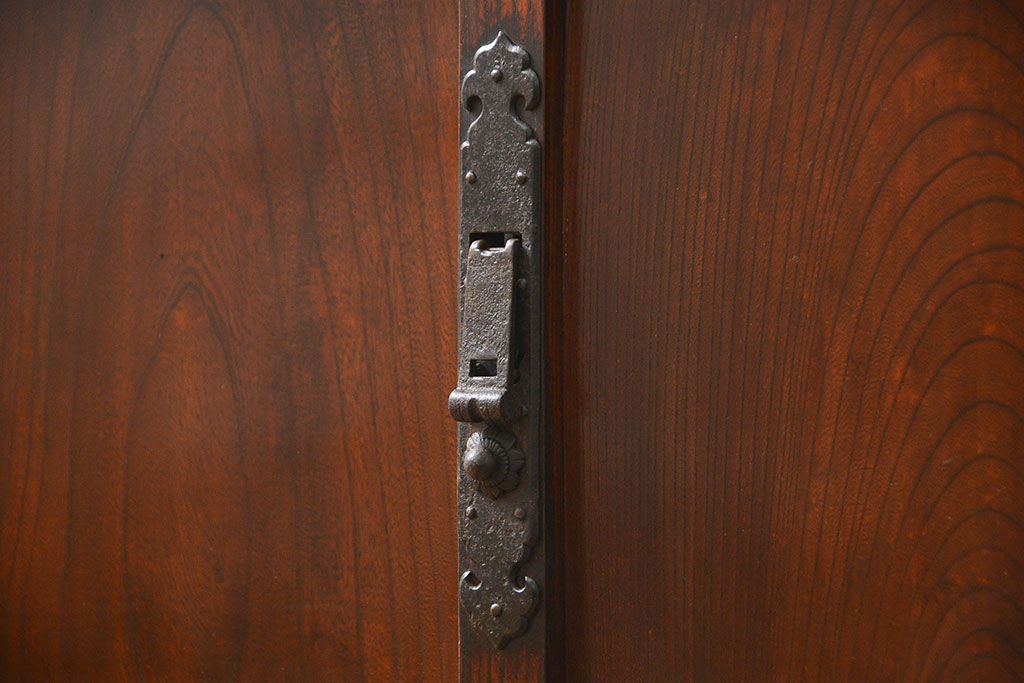 アンティーク家具　古民具・骨董 分厚い金具の重厚な三国帳場箪笥(時代箪笥、ローボード、TVボード、テレビボード)