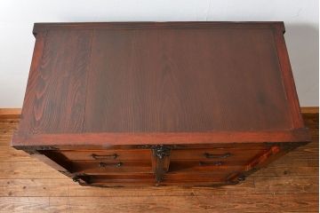 アンティーク家具　古民具・骨董　上手物　分厚い金具　前面欅　三国車箪笥(帳場箪笥)