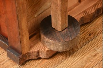 アンティーク家具　古民具・骨董　上手物　分厚い金具　前面欅　三国車箪笥(帳場箪笥)