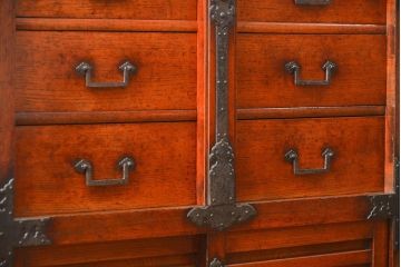 アンティーク家具　古民具・骨董　上手物　分厚い金具　前面欅　三国車箪笥(帳場箪笥)
