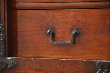 アンティーク家具　古民具・骨董　上手物　分厚い金具　前面欅　三国車箪笥(帳場箪笥)