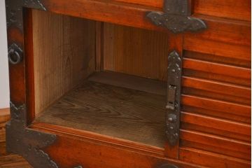 アンティーク家具　古民具・骨董　上手物　分厚い金具　前面欅　三国車箪笥(帳場箪笥)