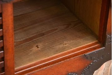 アンティーク家具　古民具・骨董　上手物　分厚い金具　前面欅　三国車箪笥(帳場箪笥)