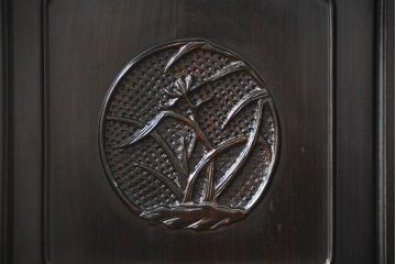 アンティーク家具　古民具・骨董 黒檀材の重厚な飾り棚(欠損有り)(茶棚、時代箪笥)　