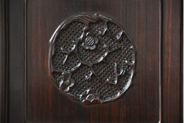 アンティーク家具　古民具・骨董 黒檀材の重厚な飾り棚(欠損有り)(茶棚、時代箪笥)　