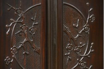 アンティーク家具　古民具・骨董 黒檀材の重厚な飾り棚(欠損有り)(茶棚、時代箪笥)　