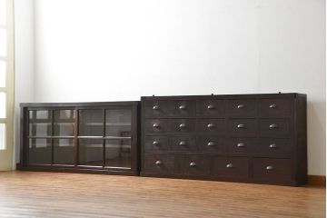 アンティーク家具　古民具・骨董 大きな19杯引き出し収納棚(薬箪笥、チェスト、百味箪笥、ガラスケース)