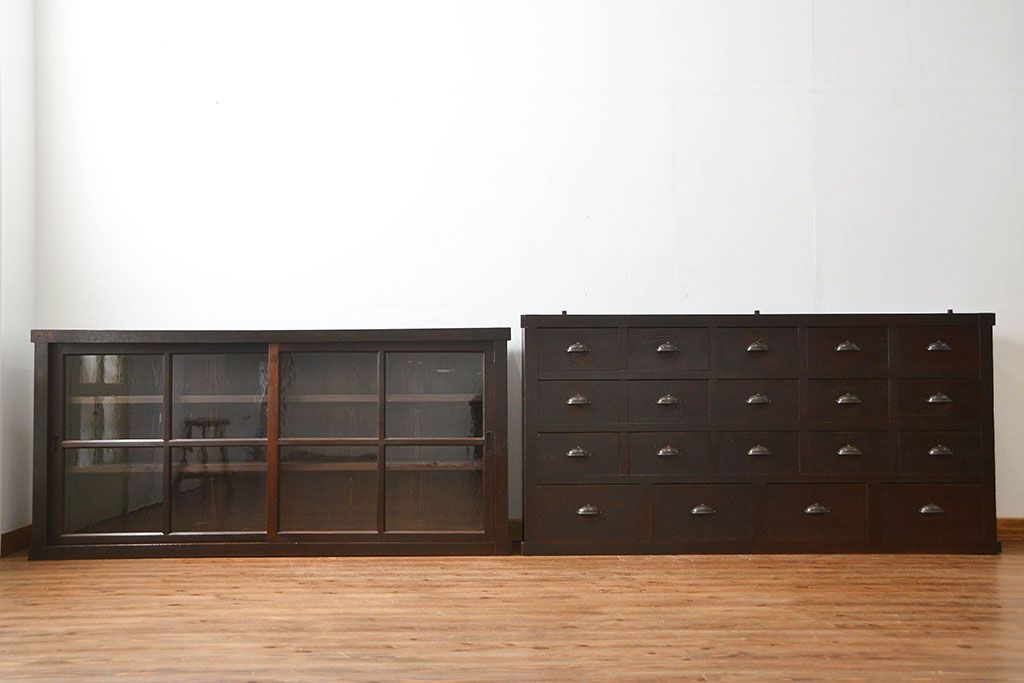 アンティーク家具　古民具・骨董 大きな19杯引き出し収納棚(薬箪笥、チェスト、百味箪笥、ガラスケース)