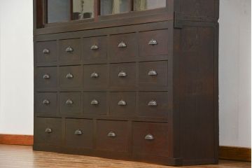 アンティーク家具　古民具・骨董 大きな19杯引き出し収納棚(薬箪笥、チェスト、百味箪笥、ガラスケース)