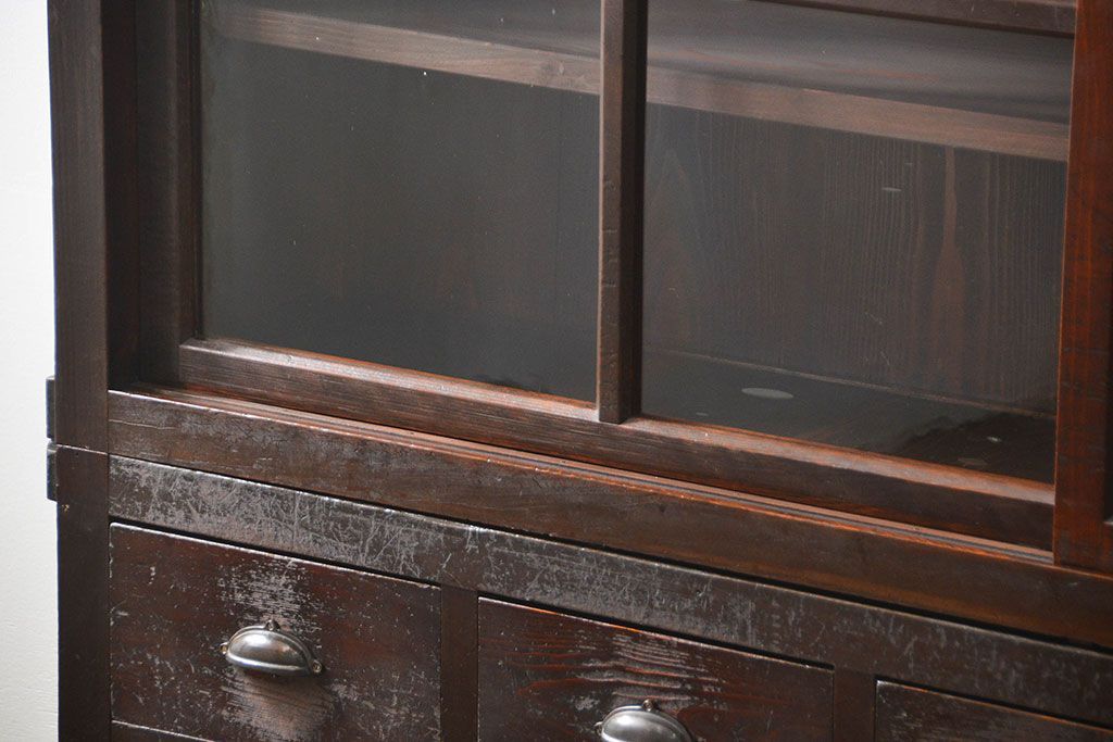 アンティーク家具　古民具・骨董 大きな19杯引き出し収納棚(薬箪笥、チェスト、百味箪笥、ガラスケース)