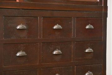 アンティーク家具　古民具・骨董 大きな19杯引き出し収納棚(薬箪笥、チェスト、百味箪笥、ガラスケース)