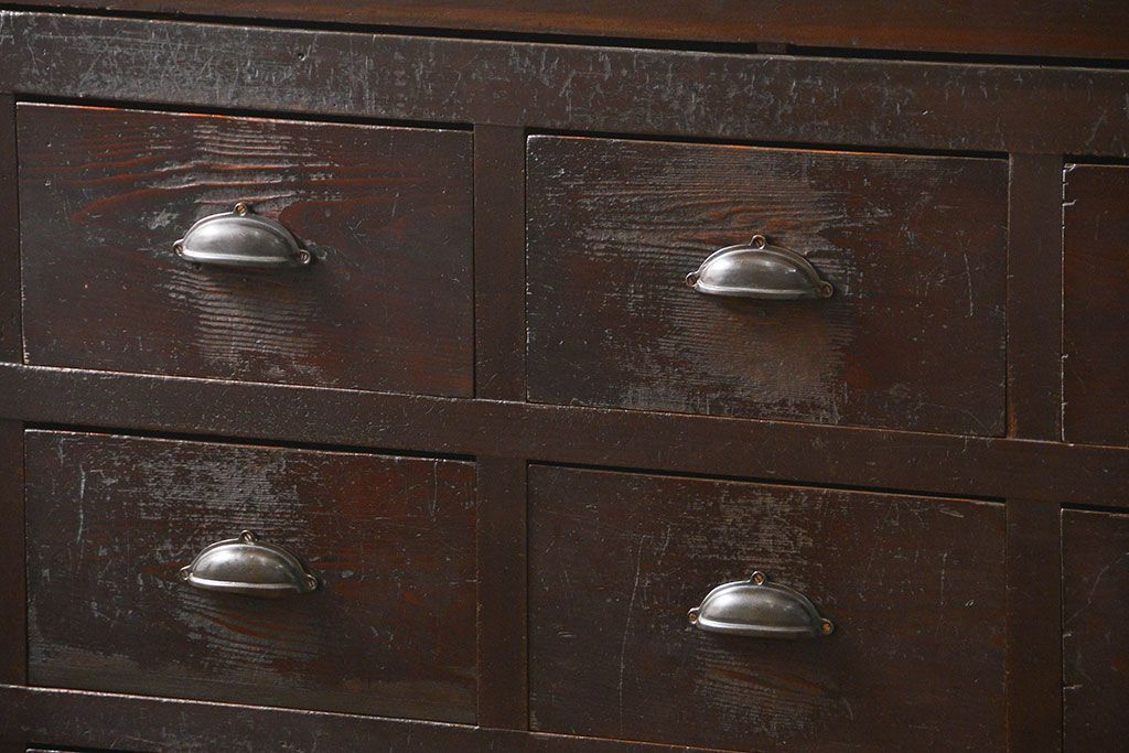 アンティーク家具　古民具・骨董 大きな19杯引き出し収納棚(薬箪笥、チェスト、百味箪笥、ガラスケース)