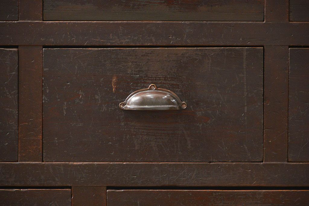 アンティーク家具　古民具・骨董 大きな19杯引き出し収納棚(薬箪笥、チェスト、百味箪笥、ガラスケース)