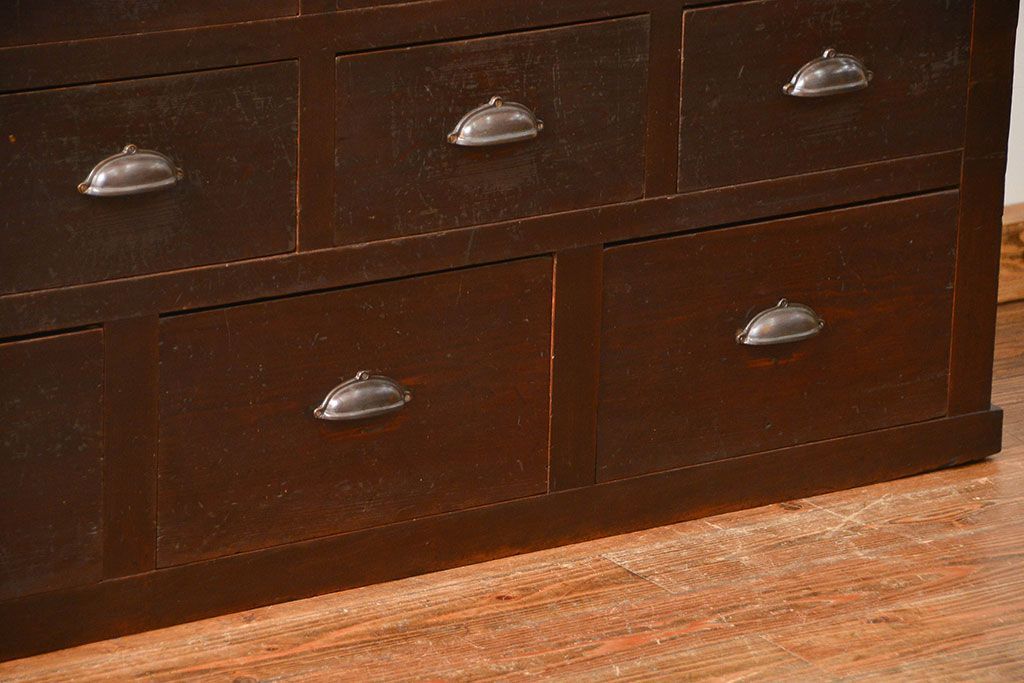 アンティーク家具　古民具・骨董 大きな19杯引き出し収納棚(薬箪笥、チェスト、百味箪笥、ガラスケース)