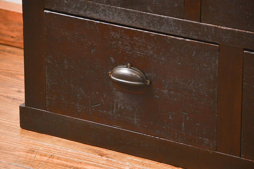 アンティーク家具　古民具・骨董 大きな19杯引き出し収納棚(薬箪笥、チェスト、百味箪笥、ガラスケース)