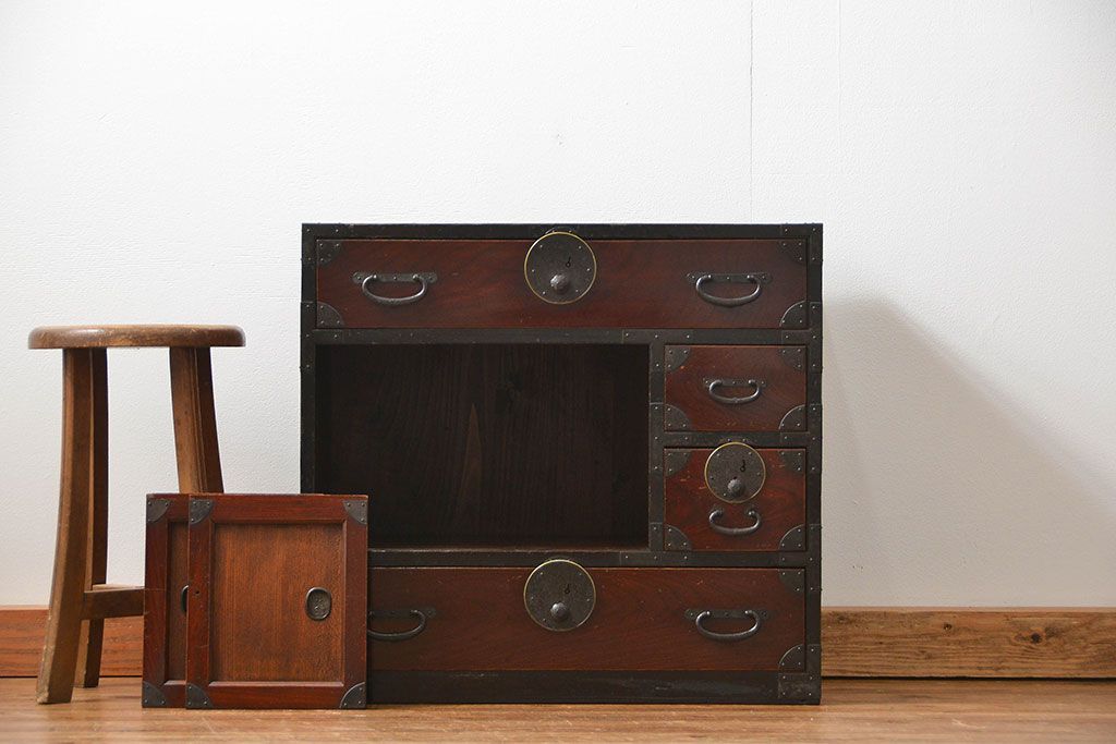 アンティーク家具　古民具・骨董 小振りでかわいい前面欅材の小箪笥(時代箪笥)