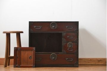 アンティーク家具　古民具・骨董 小振りでかわいい前面欅材の小箪笥(時代箪笥)
