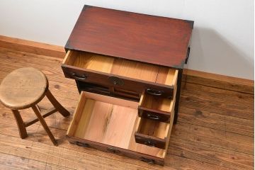 アンティーク家具　古民具・骨董 小振りでかわいい前面欅材の小箪笥(時代箪笥)
