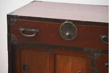 アンティーク家具　古民具・骨董 小振りでかわいい前面欅材の小箪笥(時代箪笥)