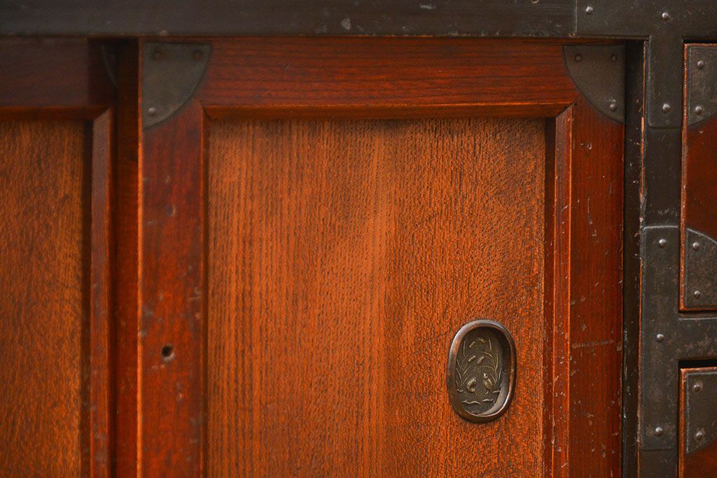 アンティーク家具　古民具・骨董 小振りでかわいい前面欅材の小箪笥(時代箪笥)