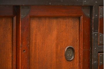 アンティーク家具　古民具・骨董 小振りでかわいい前面欅材の小箪笥(時代箪笥)