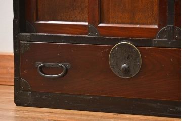 アンティーク家具　古民具・骨董 小振りでかわいい前面欅材の小箪笥(時代箪笥)