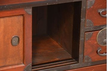 アンティーク家具　古民具・骨董 小振りでかわいい前面欅材の小箪笥(時代箪笥)