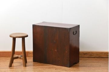 アンティーク家具　古民具・骨董 小振りでかわいい前面欅材の小箪笥(時代箪笥)