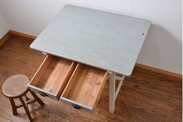 アンティーク家具　アンティークペイント かわいい2杯引き出し平机(1)(テーブル、デスク、在宅ワーク、在宅用)