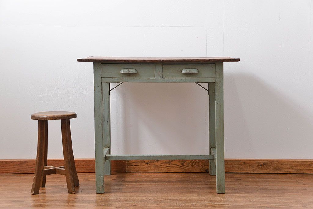 レトロ家具　アンティークペイント　古い木のレトロな平机(デスク)