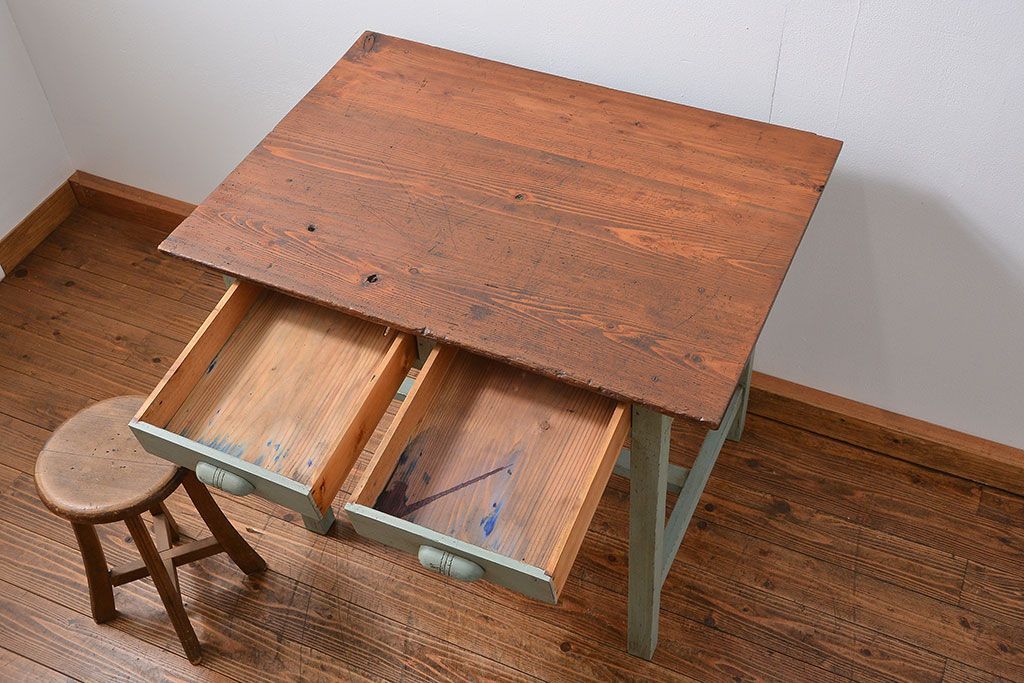 レトロ家具　アンティークペイント　古い木のレトロな平机(デスク)