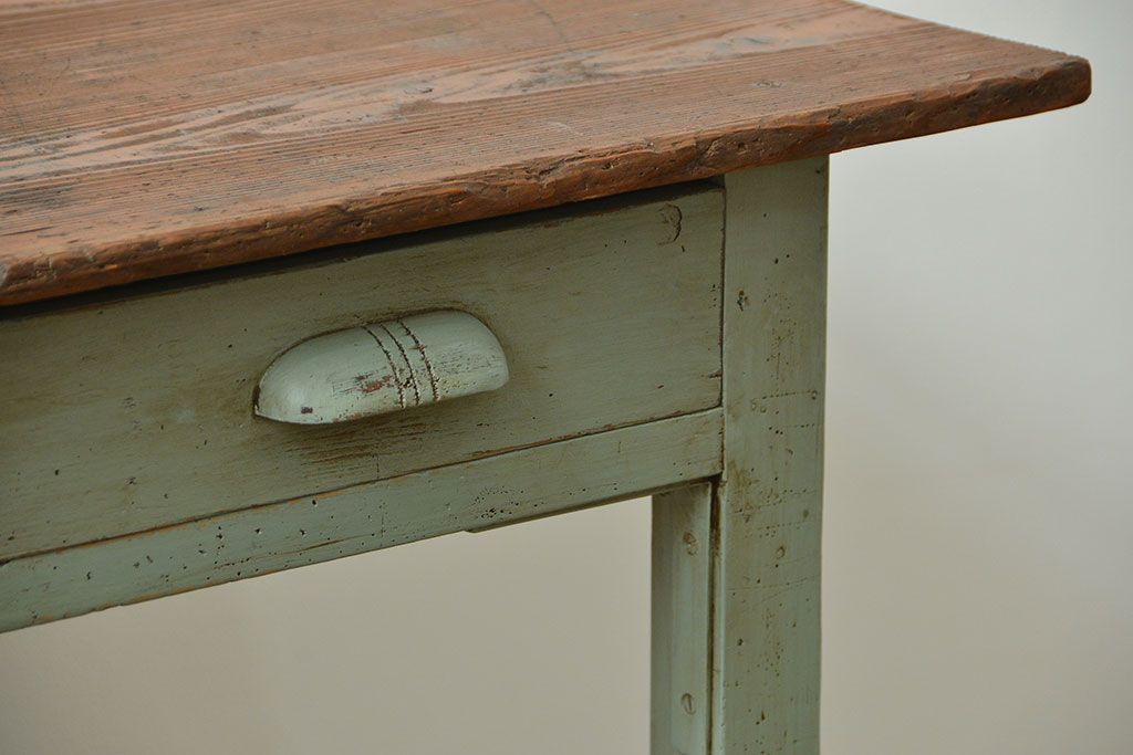 レトロ家具　アンティークペイント　古い木のレトロな平机(デスク)