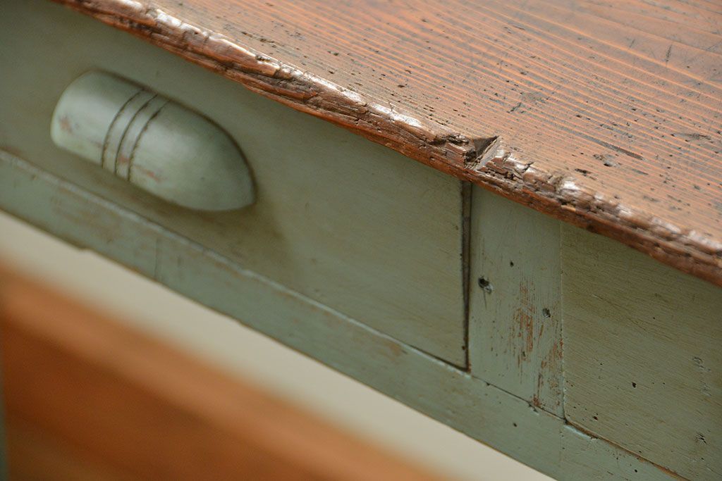 レトロ家具　アンティークペイント　古い木のレトロな平机(デスク)