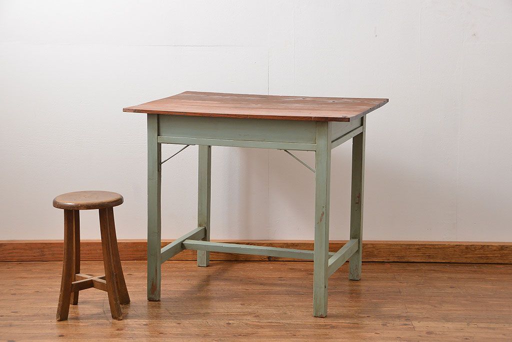 レトロ家具　アンティークペイント　古い木のレトロな平机(デスク)