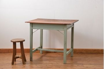 レトロ家具　アンティークペイント　古い木のレトロな平机(デスク)