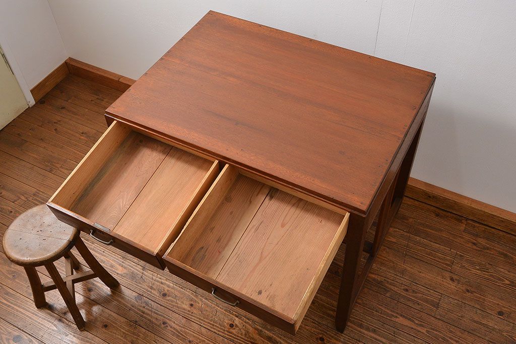 レトロ家具　アンティーク レトロなデザインの古い平机(テーブル、デスク、在宅ワーク、在宅用)　