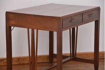 レトロ家具　アンティーク レトロなデザインの古い平机(テーブル、デスク、在宅ワーク、在宅用)　