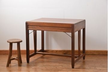 レトロ家具　アンティーク レトロなデザインの古い平机(テーブル、デスク、在宅ワーク、在宅用)　