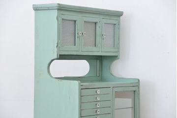アンティーク家具　アンティークペイント ガラスの取っ手のデンタルキャビネット(デンタルケース、ケビント、ガラスケース)