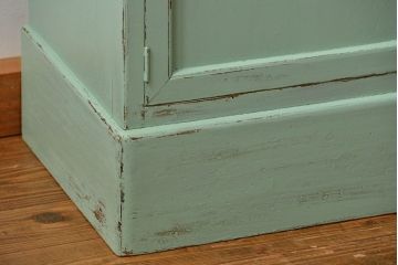 アンティーク家具　アンティークペイント ガラスの取っ手のデンタルキャビネット(デンタルケース、ケビント、ガラスケース)