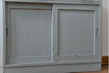 アンティーク家具　アンティークペイント　かわいいカップボード(食器棚、収納棚)