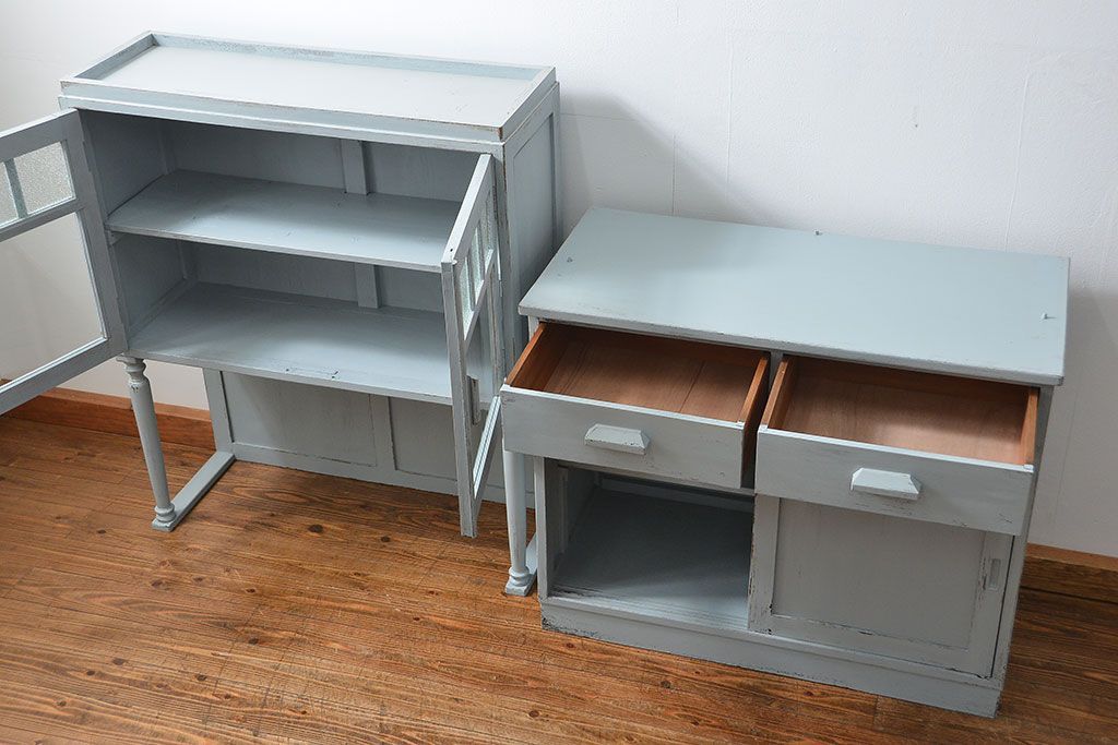 アンティーク家具　アンティークペイント　かわいいカップボード(食器棚、収納棚)