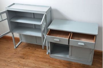 アンティーク家具　アンティークペイント　かわいいカップボード(食器棚、収納棚)