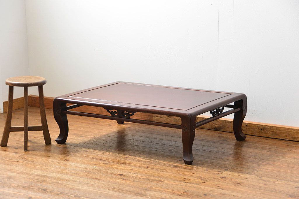 アンティーク家具　古民具・骨董 漆塗りの彫刻入り総欅座卓(机、テーブル)　