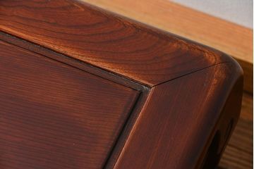 アンティーク家具　古民具・骨董 漆塗りの彫刻入り総欅座卓(机、テーブル)　