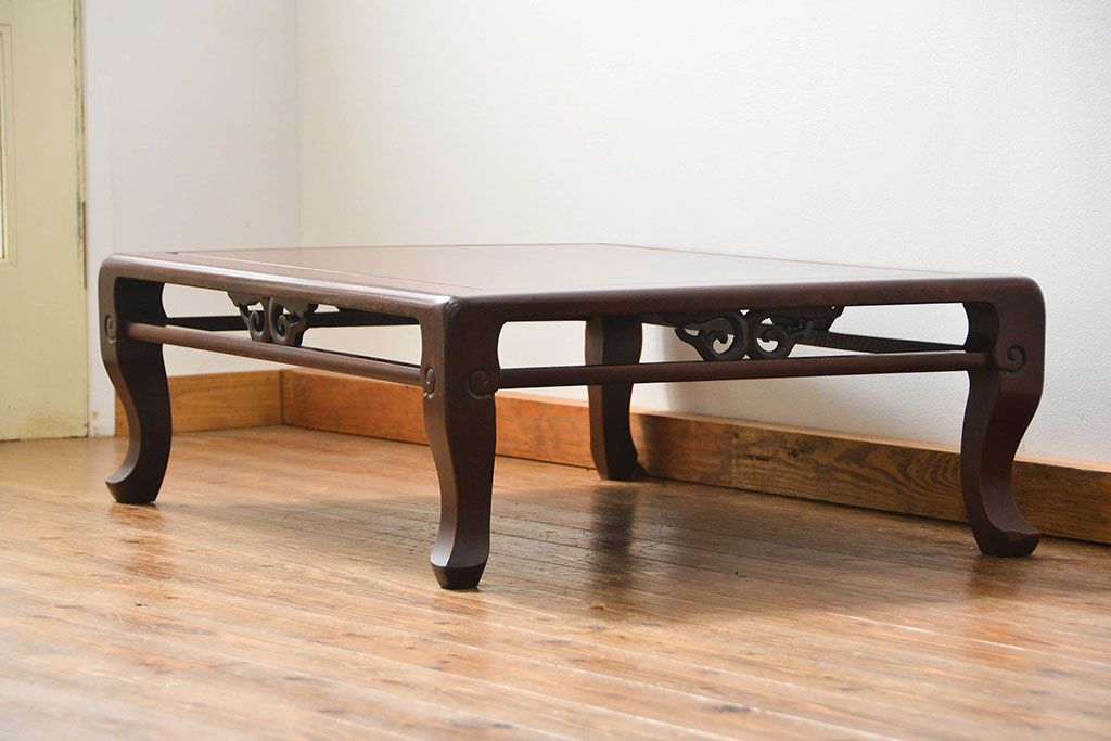 アンティーク家具　古民具・骨董 漆塗りの彫刻入り総欅座卓(机、テーブル)　