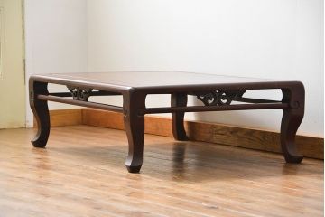 アンティーク家具　古民具・骨董 漆塗りの彫刻入り総欅座卓(机、テーブル)　