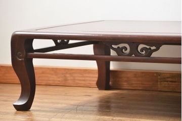 アンティーク家具　古民具・骨董 漆塗りの彫刻入り総欅座卓(机、テーブル)　